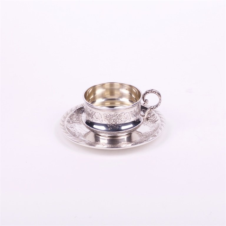 Silver the saucer with the cup. French. — image 1