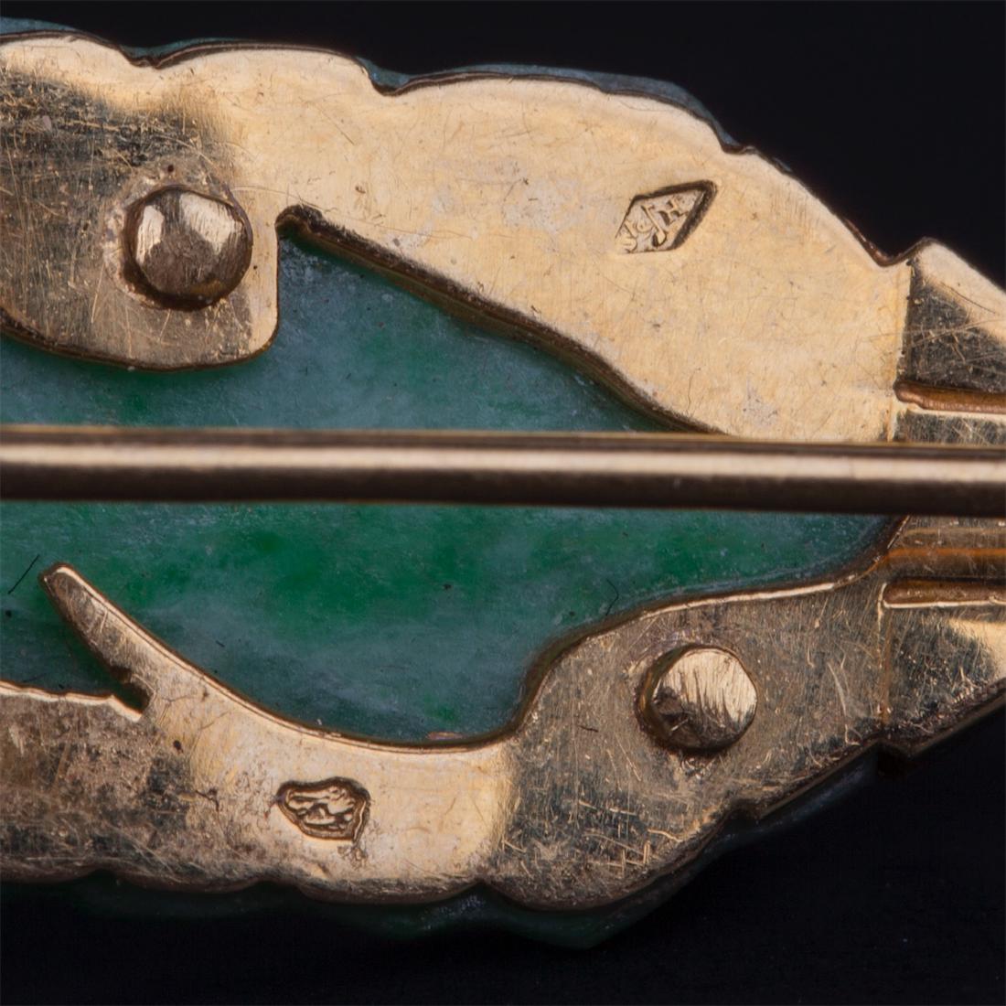 Antique gold, 18K brooch with Jade stone — image 3