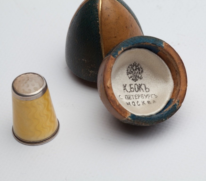 Decorative russian thimble in a case — image 2