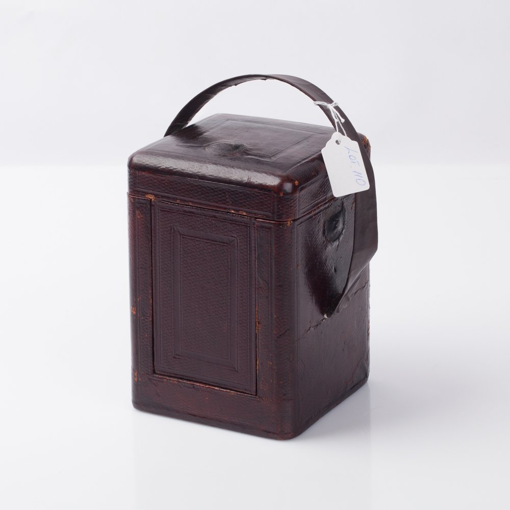Carriage clock with repeater with nice leather box. — image 2