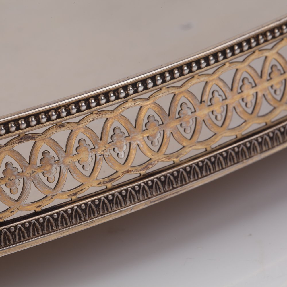 Silver serving tray. — image 3