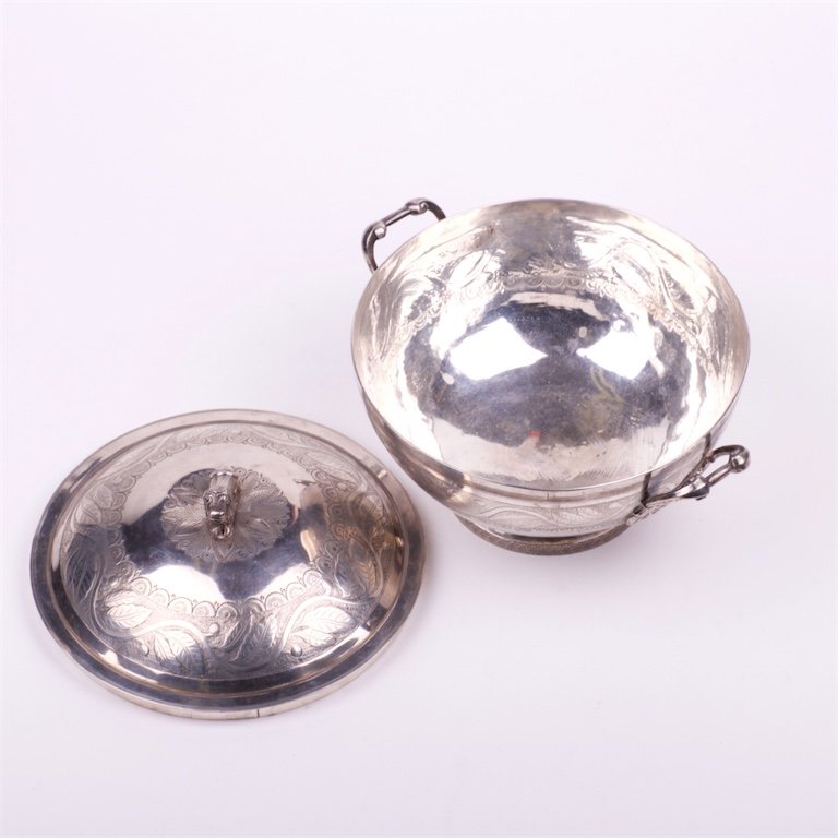 Silver vegetable dish with pot. — image 3