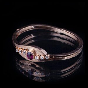 Antique gold bracelet with diamonds and garnet — image 1