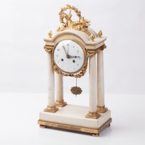 Mantel clock with marble and bronze. 18th century. — image 1