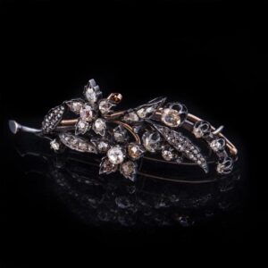 Antique gold, 56 brooch with diamonds — image 1