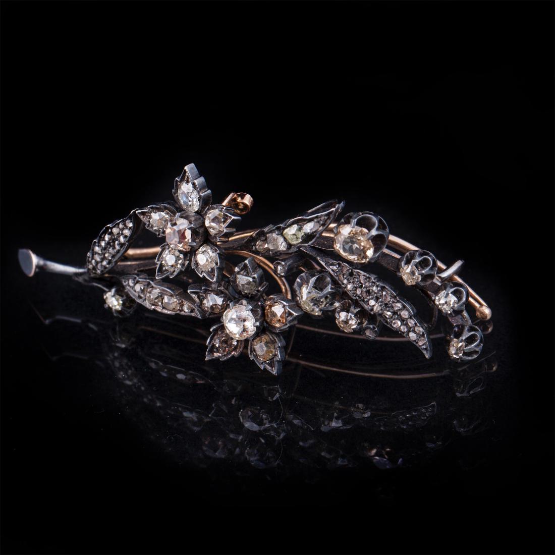 Antique gold, 56 brooch with diamonds — image 1
