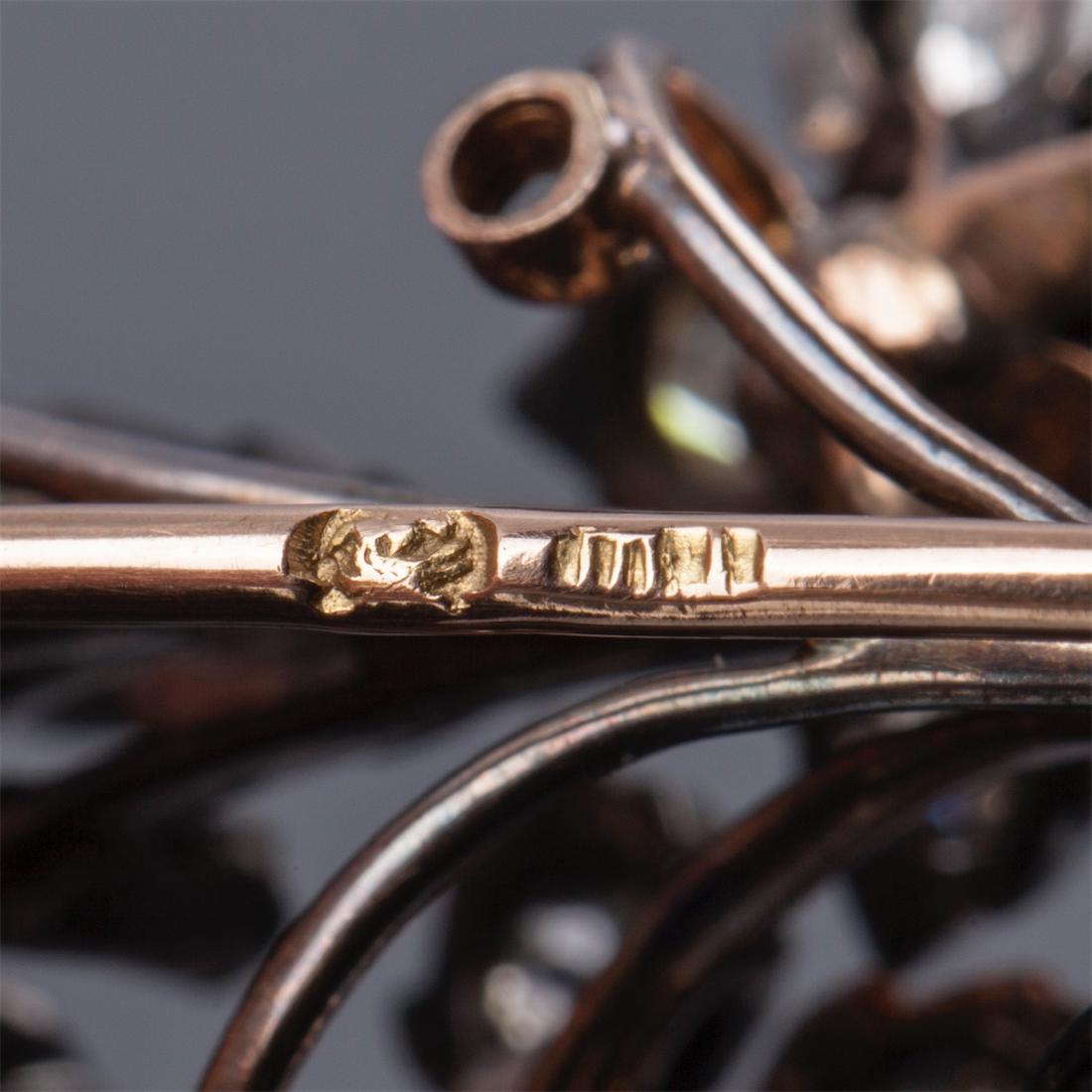 Antique gold, 56 brooch with diamonds — image 4