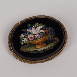 Antique Italian oval Micro-Mosaic on agate. — image 1