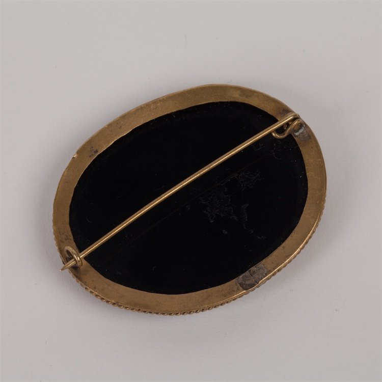 Antique Italian oval Micro-Mosaic on agate. — image 2