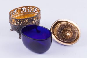 French solid silver box with blue glass. — image 2