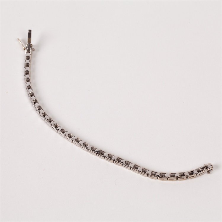 Gold hand bracelet. — image 3