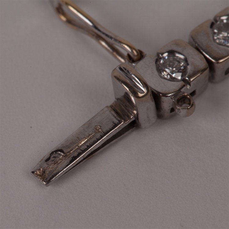 Gold hand bracelet. — image 4