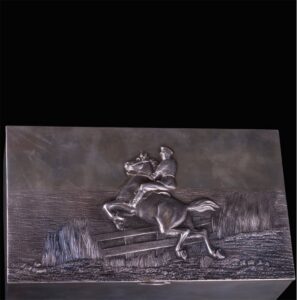 Great Russian silver-gilt cigar box with cast horseman — image 2