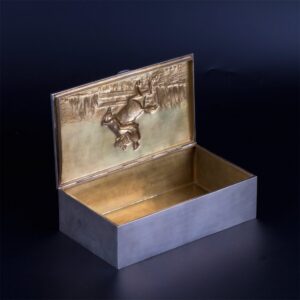 Great Russian silver-gilt cigar box with cast horseman — image 3