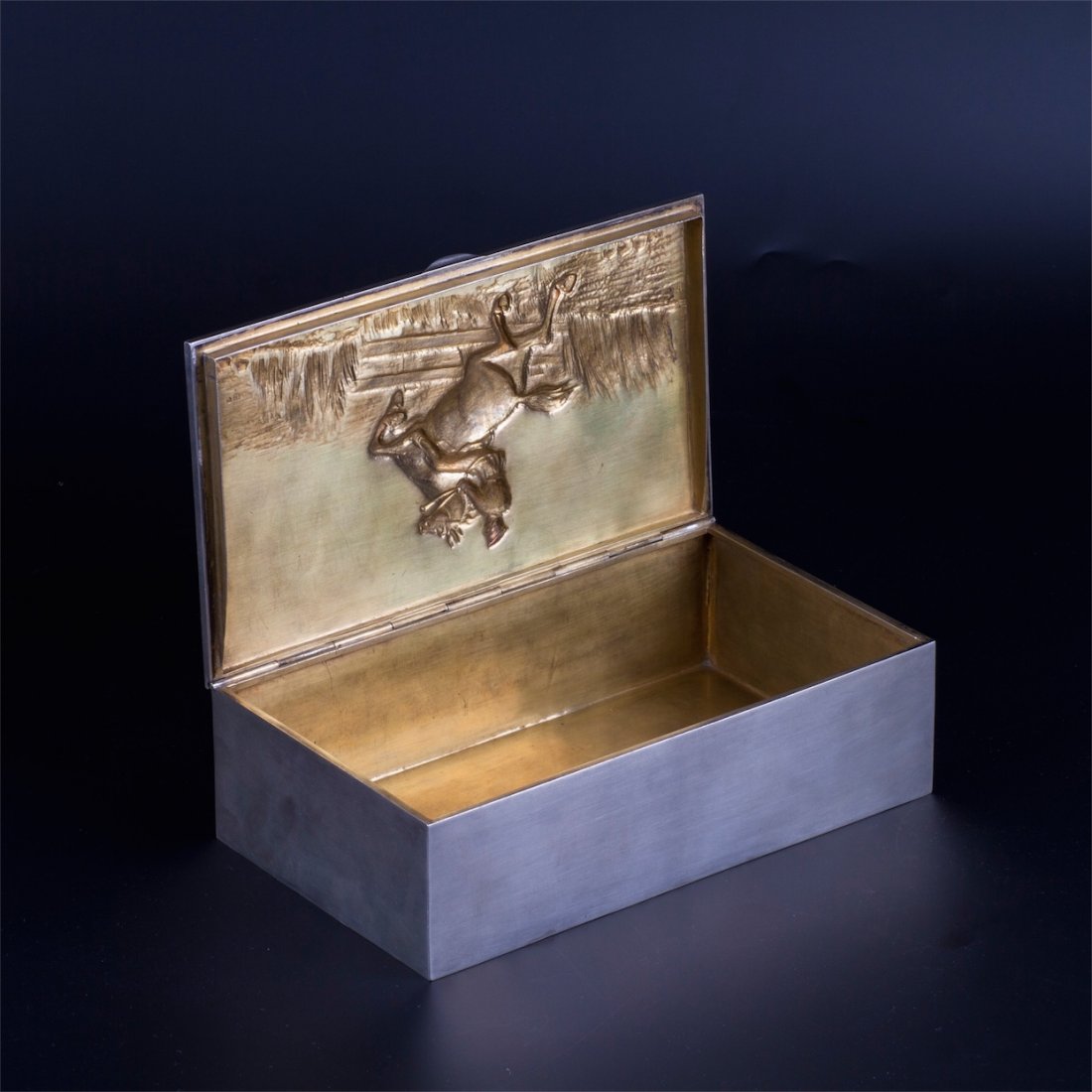 Great Russian silver-gilt cigar box with cast horseman — image 3