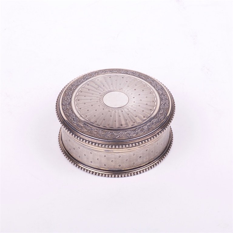 French silver cup with cover. — image 1