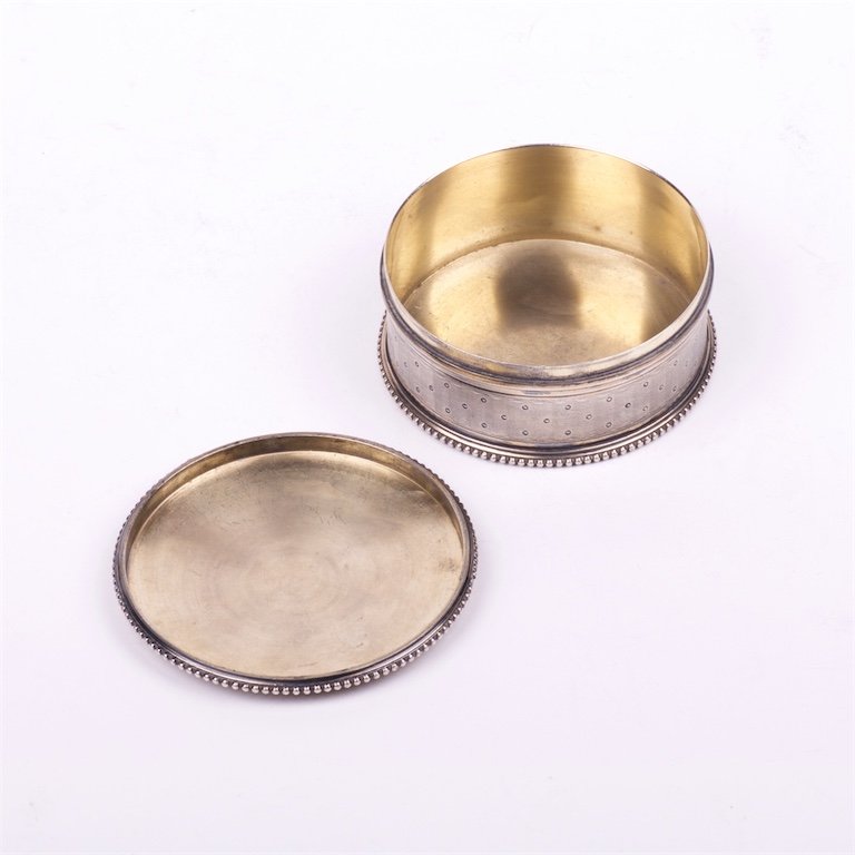 French silver cup with cover. — image 2