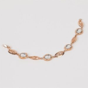 Gold hand bracelet. — image 1