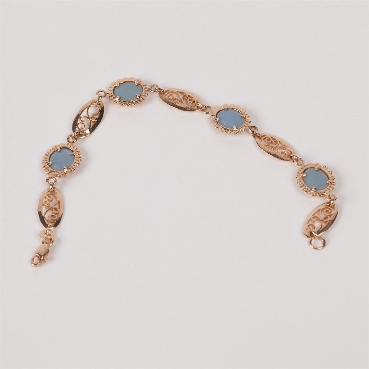 Gold hand bracelet. — image 3