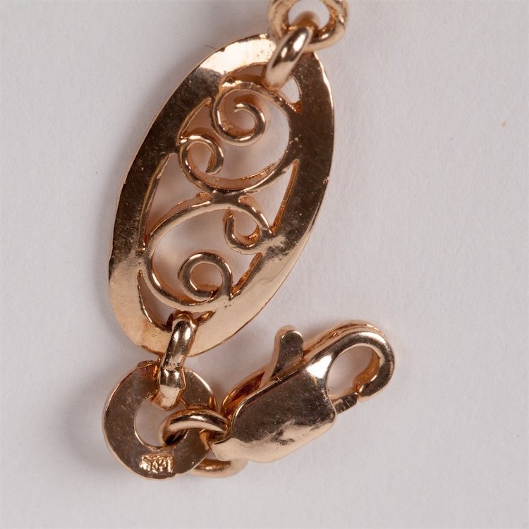 Gold hand bracelet. — image 4