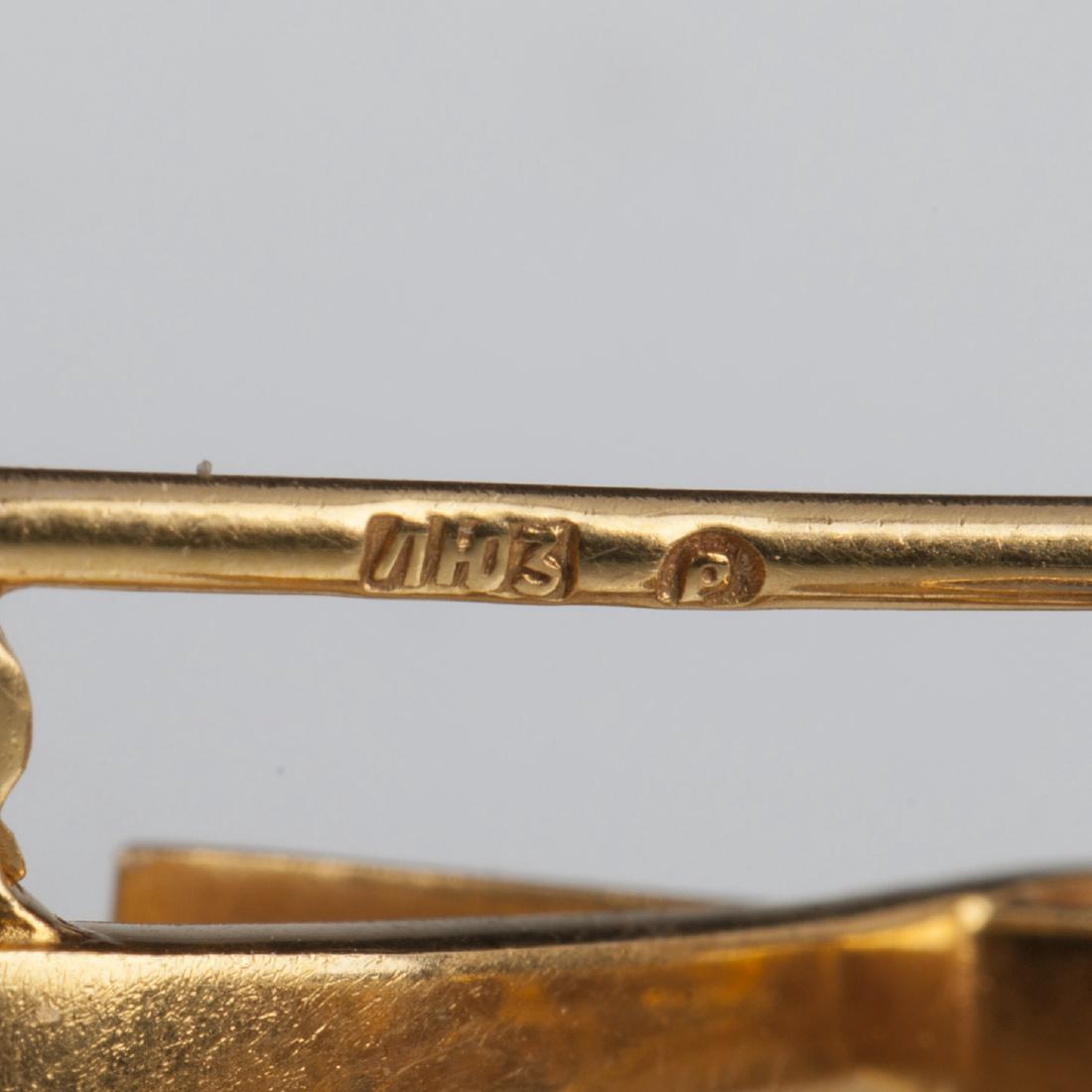 Gold, 583 brooch with diamonds and sapphire — image 4