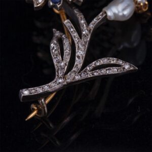 Gold, 56 brooch with diamonds, sapphires and natural — image 3