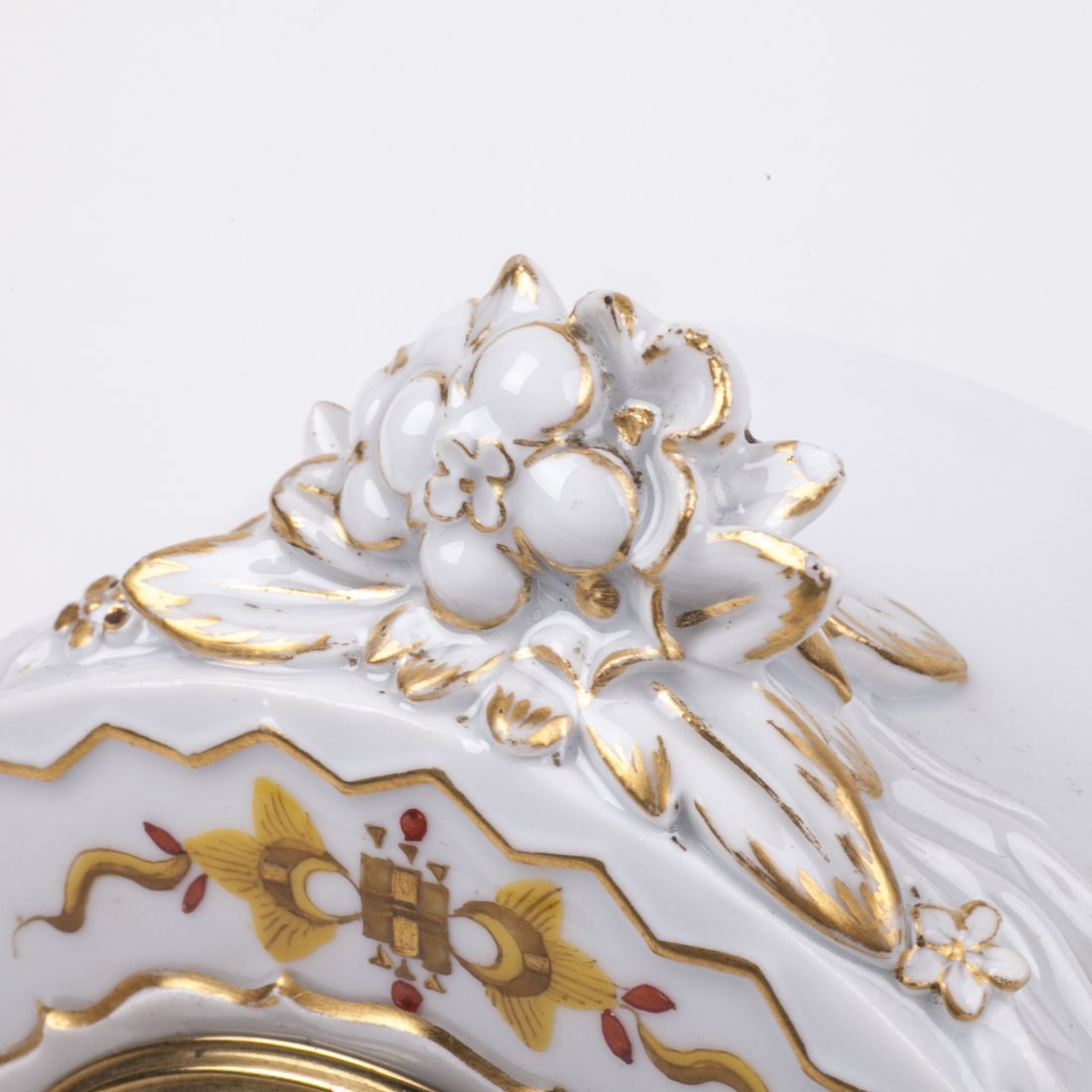 Meissen desk clock with gilt decoration of Chinese — image 3