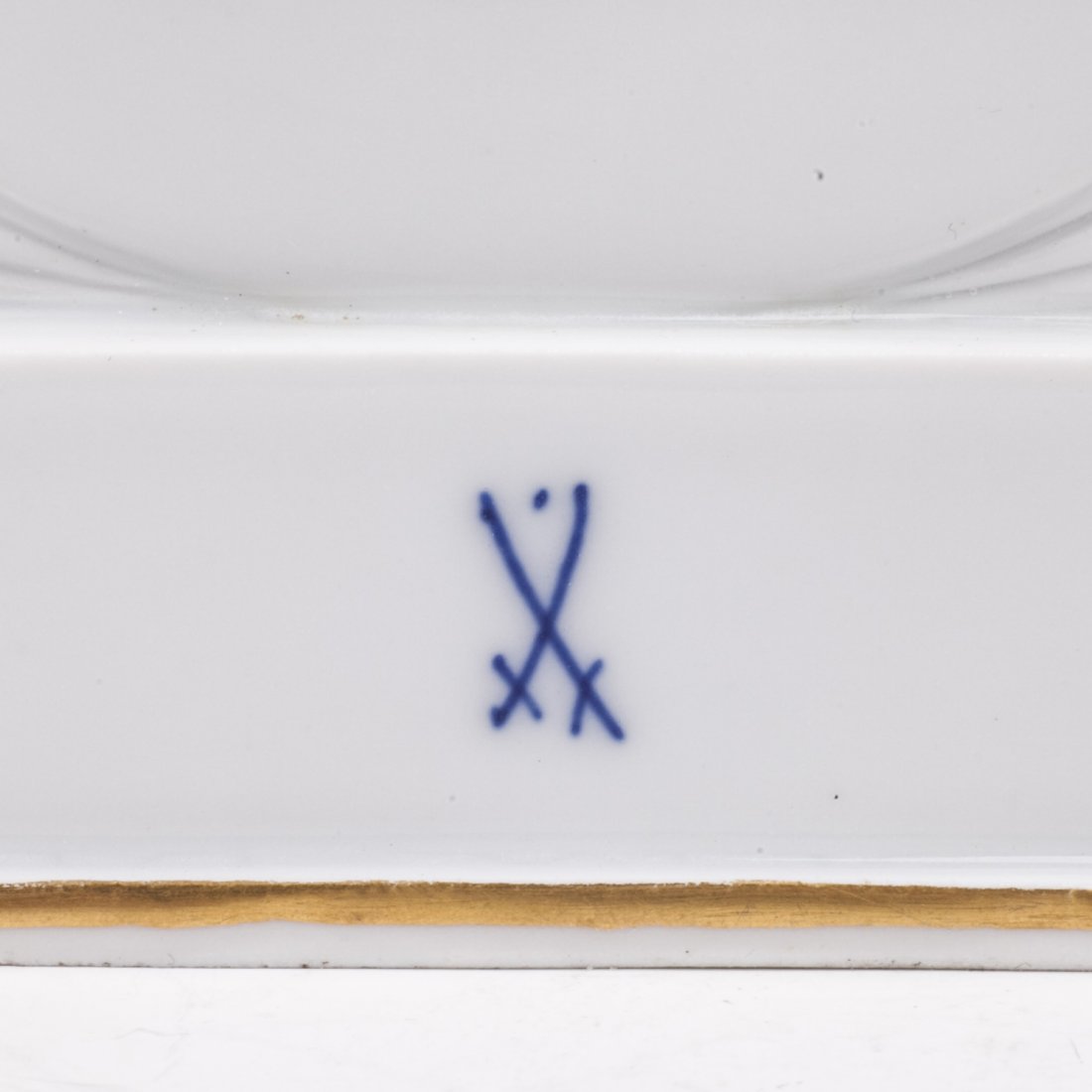 Meissen desk clock with gilt decoration of Chinese — image 7
