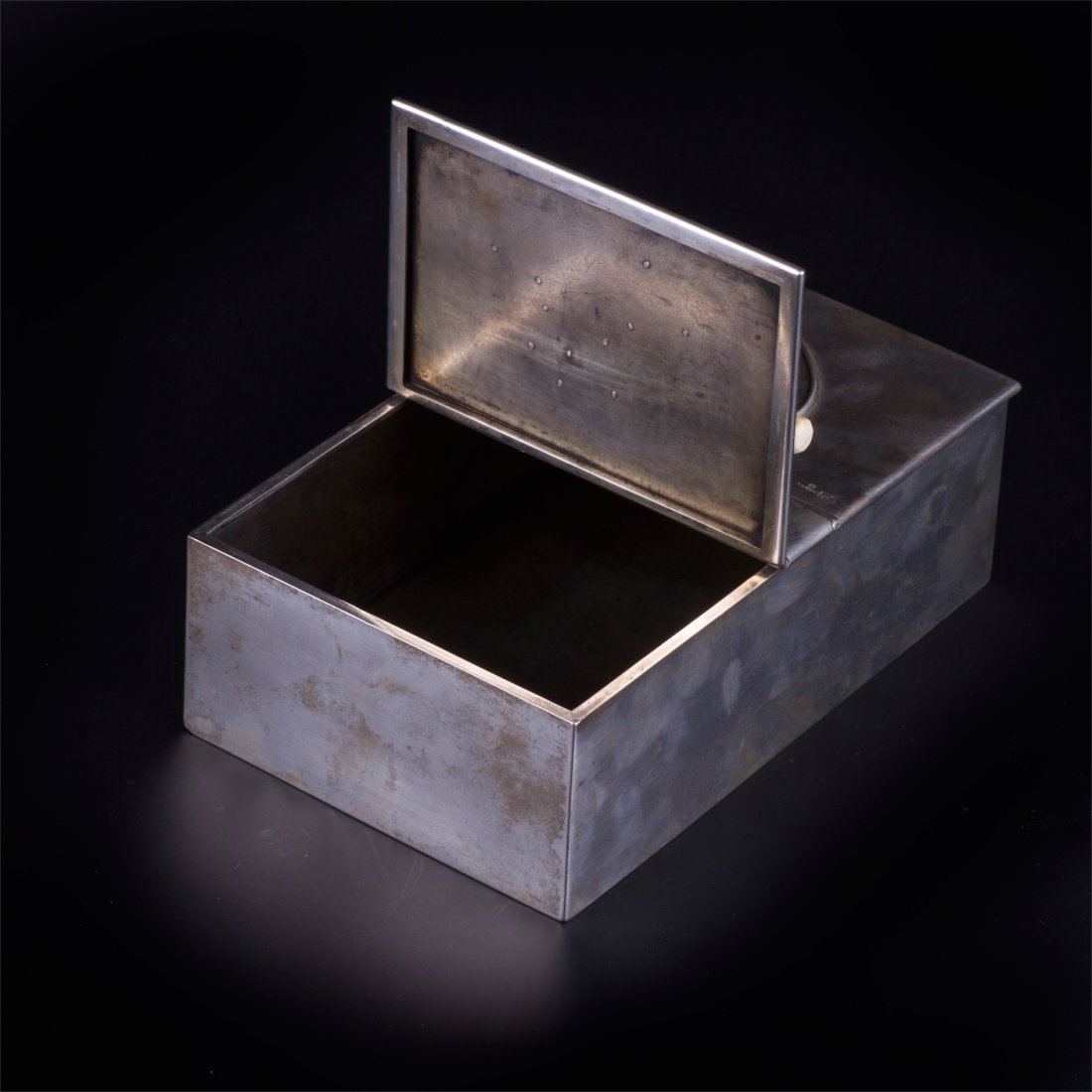 Silver and white material double lid cigar box by — image 5
