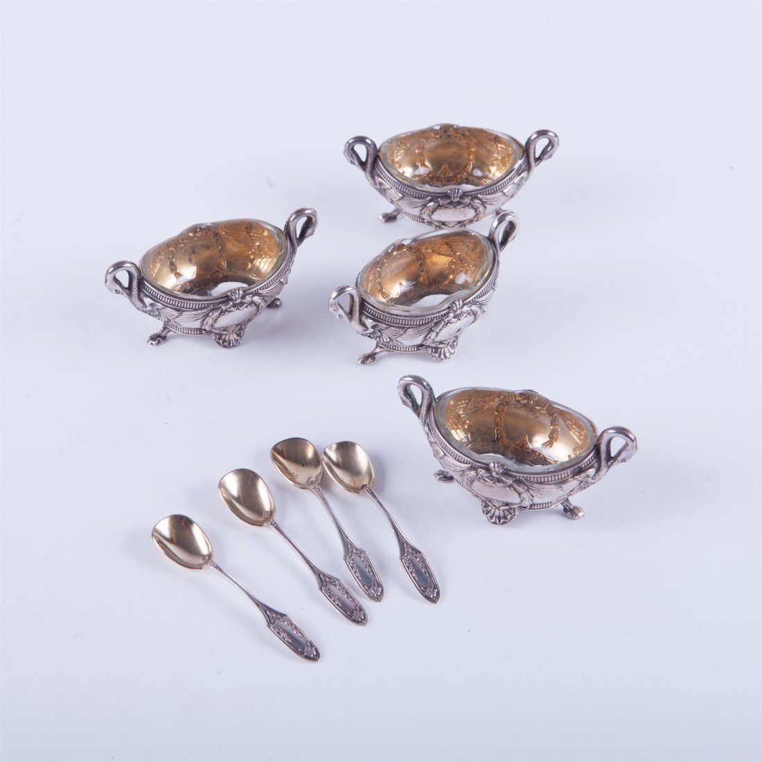 Set of French silver salt cellars in box with spoons. — image 3