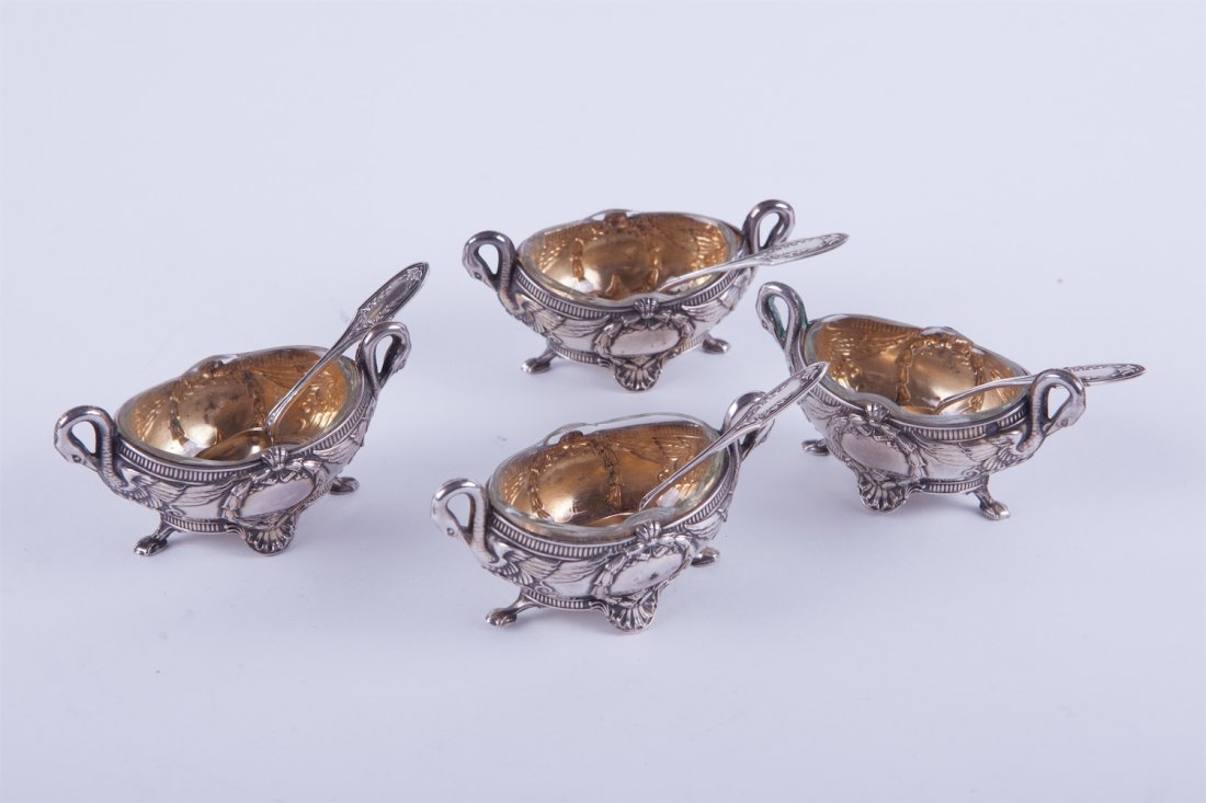 Set of French silver salt cellars in box with spoons. — image 4