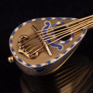 Gold, 56 pendant with enamel in a shape of "Mandoline" — image 2