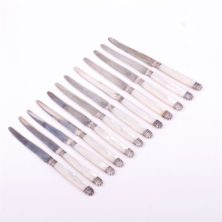 Set of 12 dessert knifes. French. — image 1