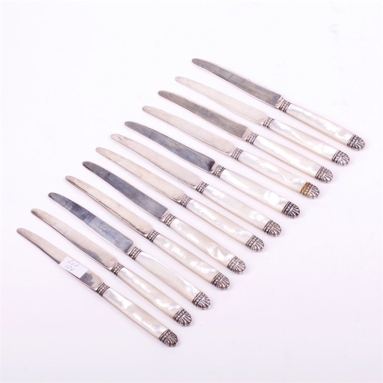 Set of 12 dessert knifes. French. — image 4