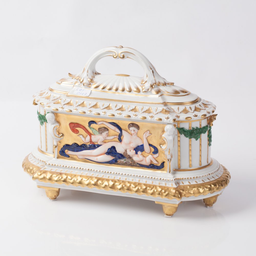 Porcelain box. Italy. Beginning of the 20th century. — image 1