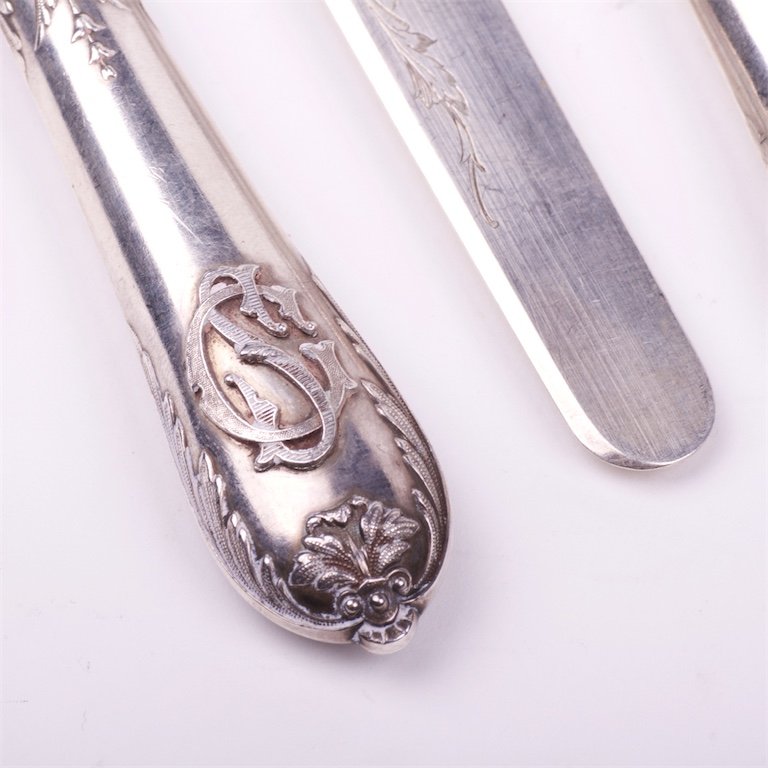 Set of 12 dessert knifes. French. — image 2