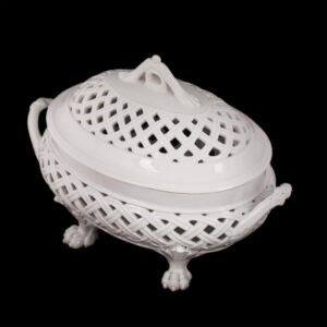 Russian porcelain vase with lid. Petersburg, 1780s — image 1