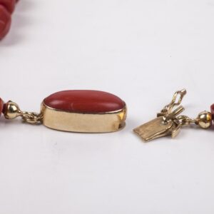 Antique Rose coral necklace with a 18K gold lock — image 3