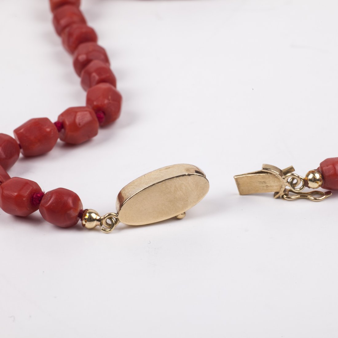 Antique Rose coral necklace with a 18K gold lock — image 5