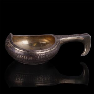Russian silver and engraved kovsh with a proverb — image 3