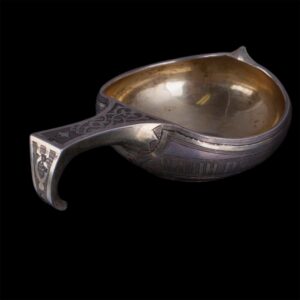Russian silver and engraved kovsh with a proverb — image 5