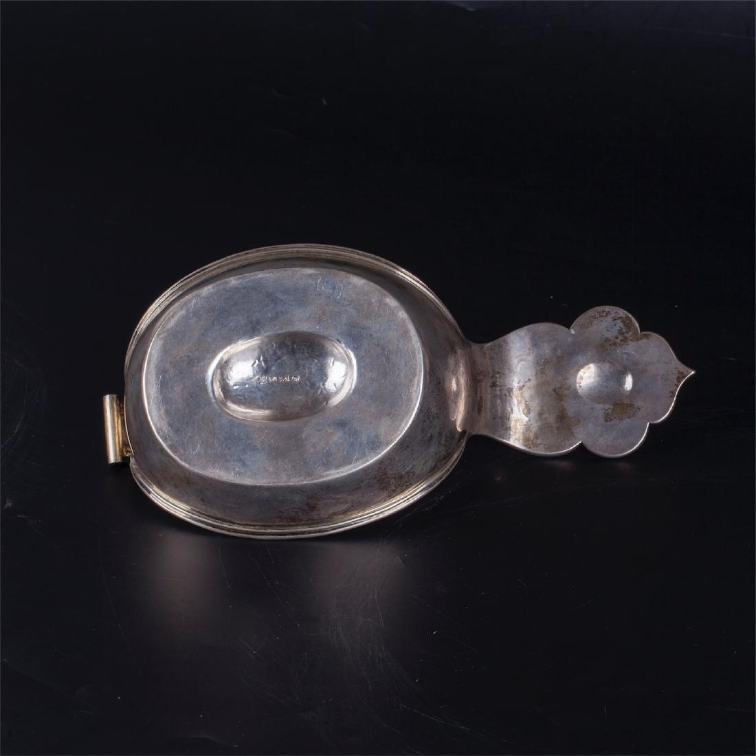 Russian silver-gilt and engraved kovsh, Sazikov — image 6