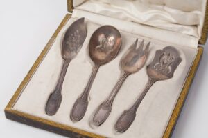 Silver serving set of 4 pieces. — image 2