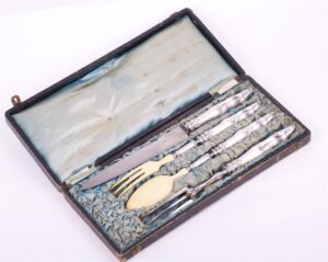 Silver set of 4 pieces for meat and salat. — image 1