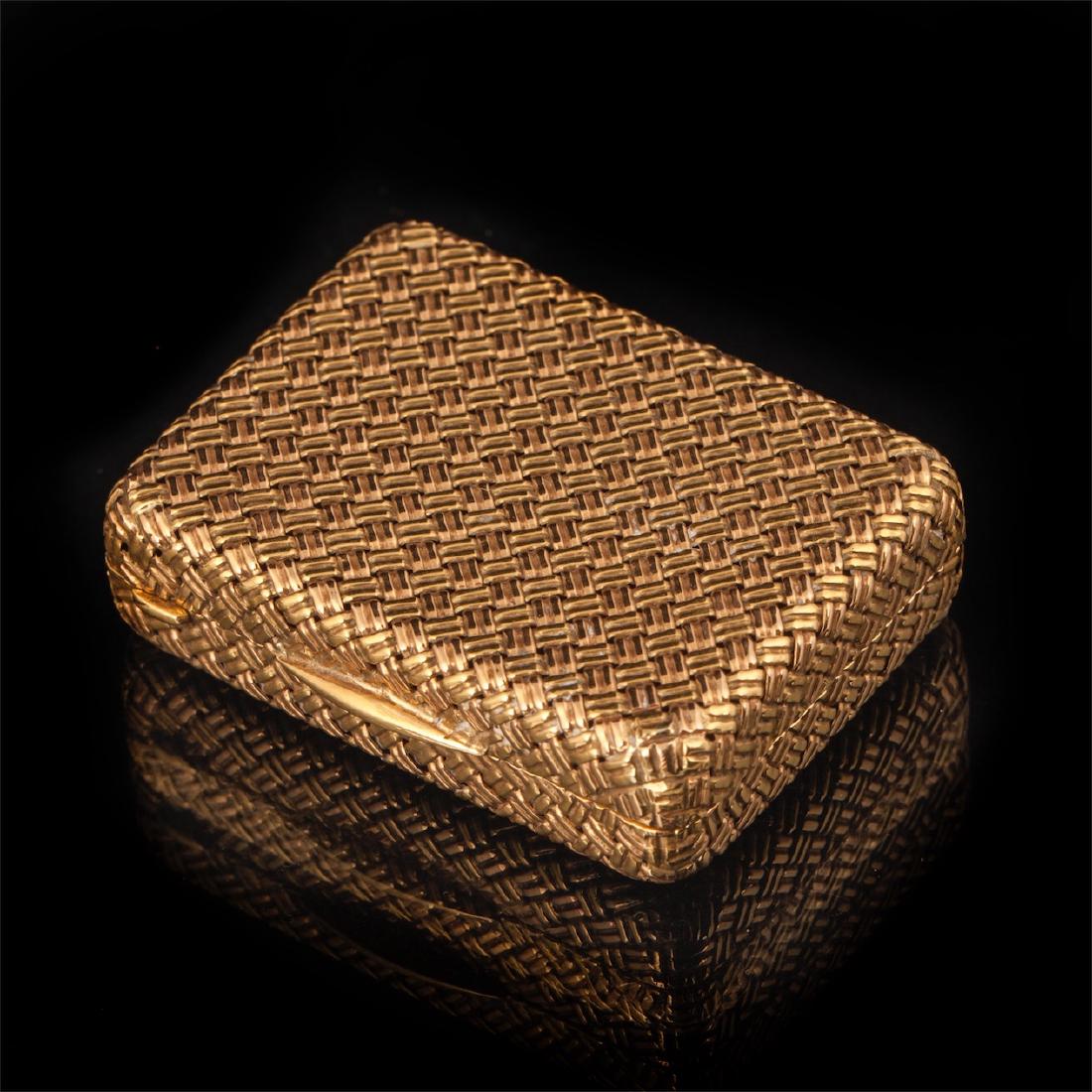 Antique gold, 18K pill box — image 1