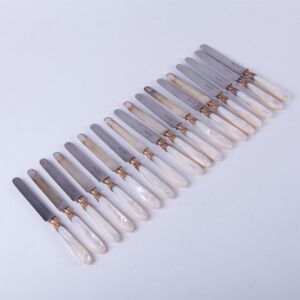 French dessert knifes from steel and pearl. — image 2