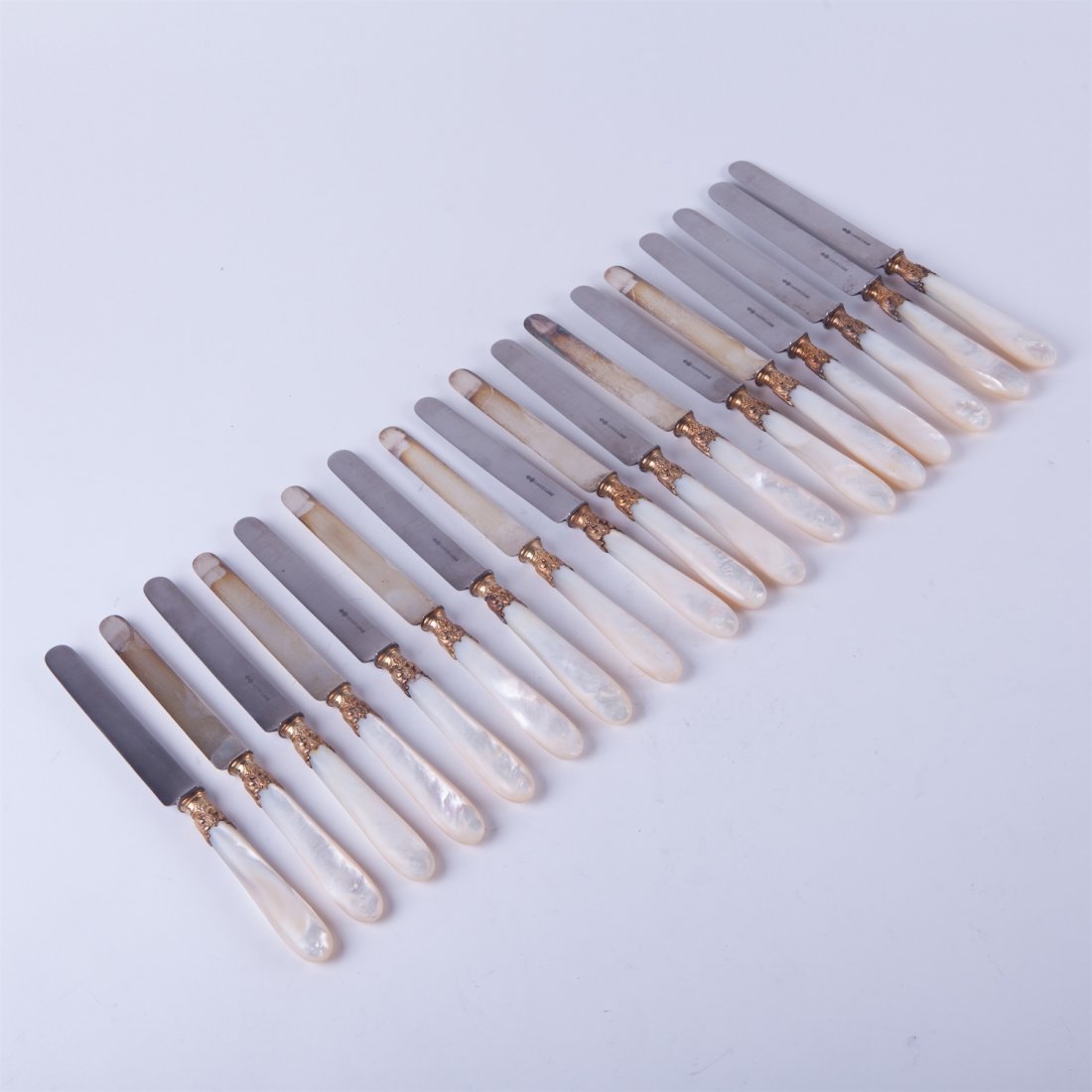 French dessert knifes from steel and pearl. — image 2