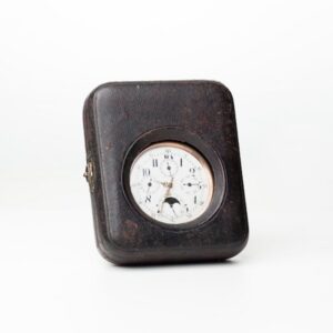 Table clock with calendar — image 1