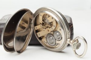 Table clock with calendar — image 5