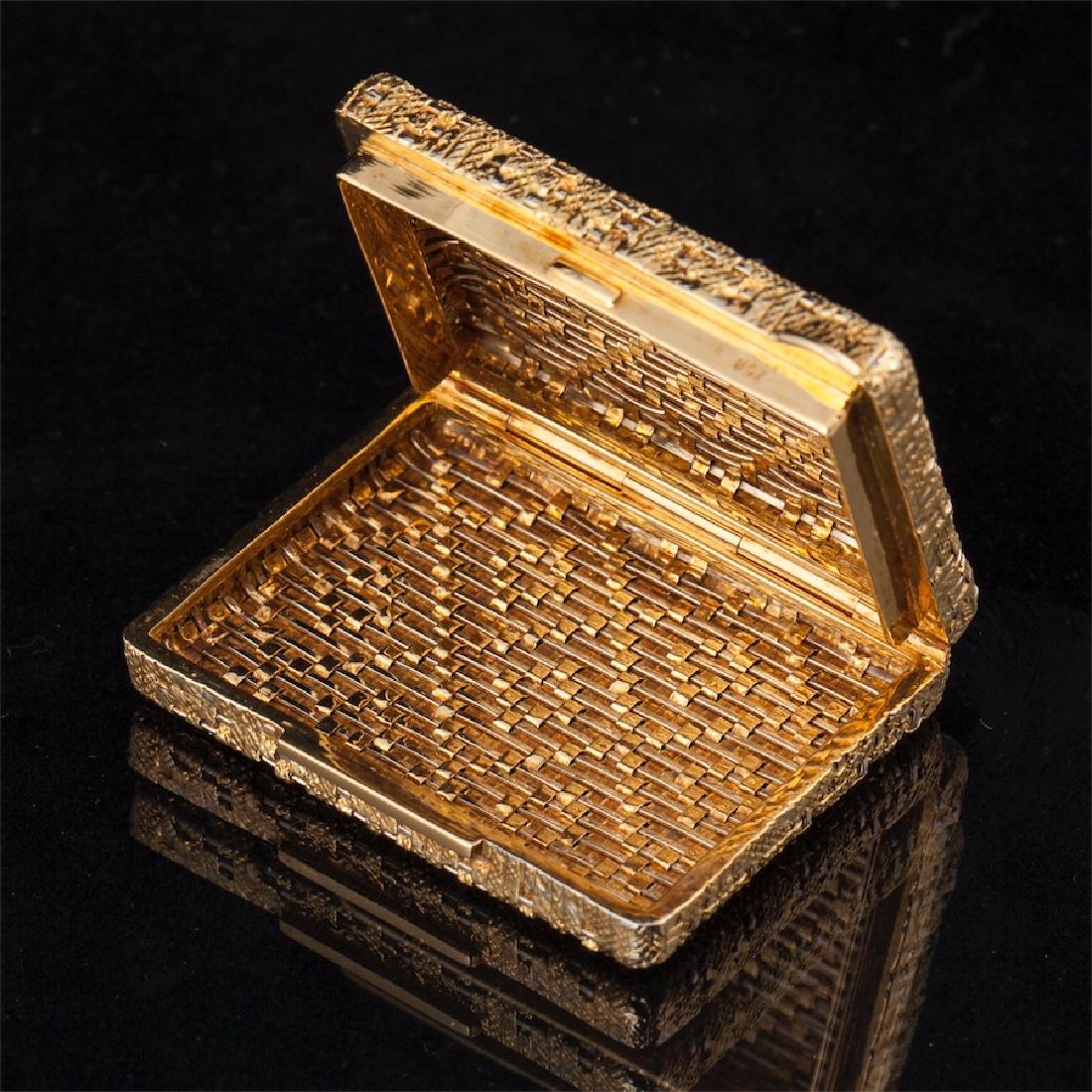 Antique gold, 18K pill box — image 3